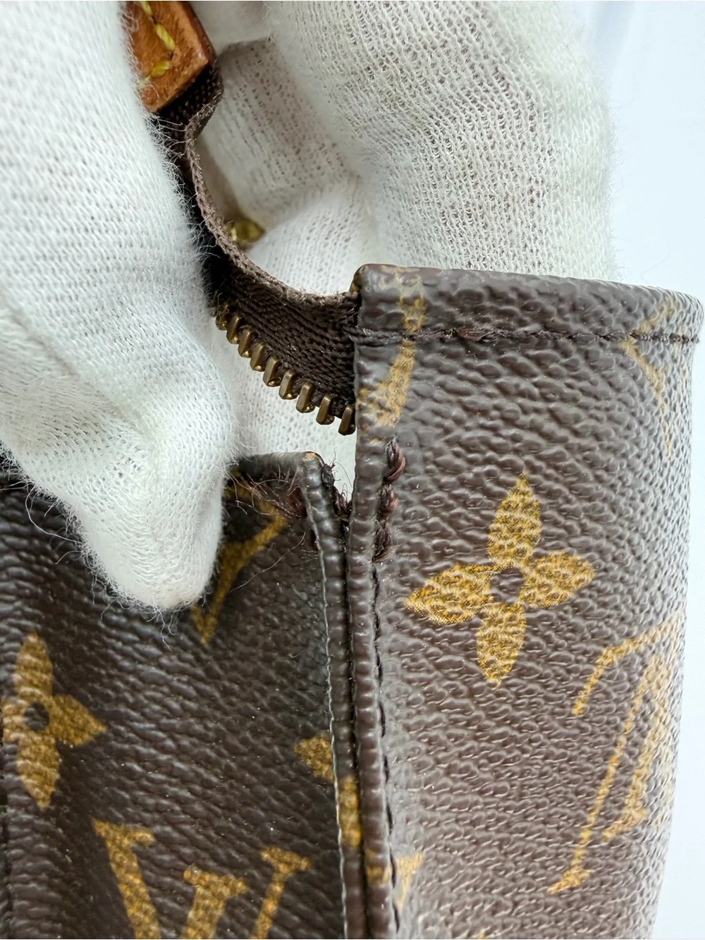 Louis Vuitton Monogram Canvas Cosmetic Bag - Picture 14 of 16